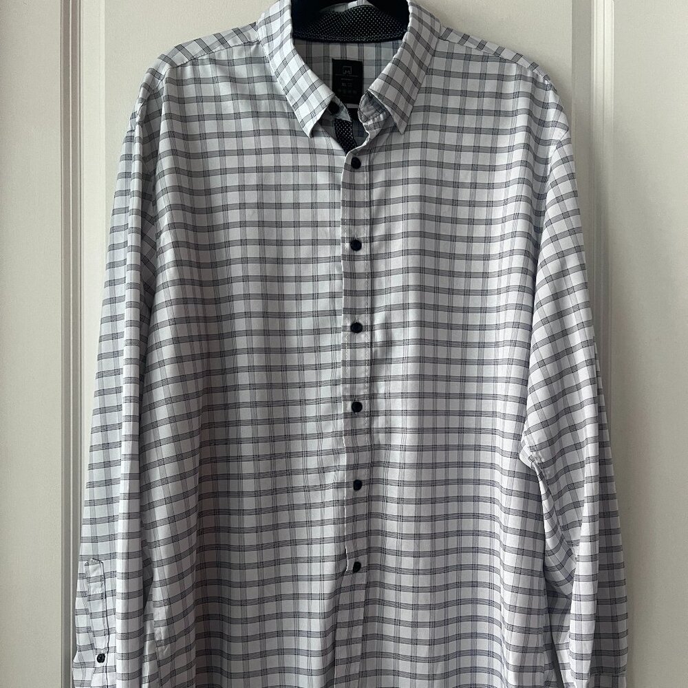 Michael Strahan Long Sleeve Button Down Business Casual Button Up Shirt for Men